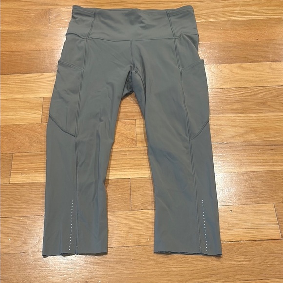 Lululemon gray size 6 hemmed leggings - Picture 1 of 4